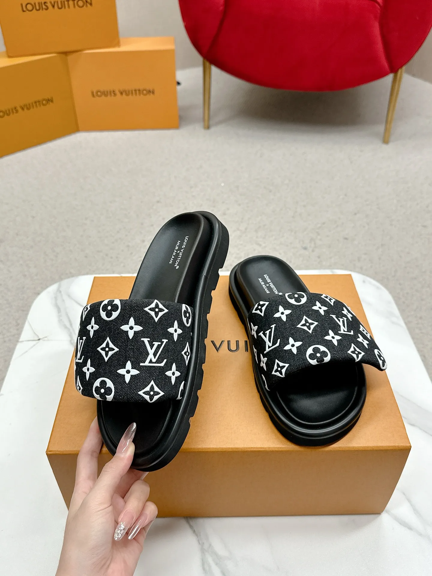 👟👟Ex-factory price 420👟👟 LV Louis Vuitton Full of high-end feel! A popular model among bloggers at home and abroad, it’s retro and fashionable and looks amazing on your feet! Mainly recommended model on the official website★ ━━━━━ ЅᏇєєt ━━━━━ ▪️Upper: original calfskin ➕5D printing process ▪️Inner: imported mixed sheepskin ▪️Outsole: original molded foam outsole ▪️Size: Female 35-40 Men's 39-44 (women's 41 men's 45)
